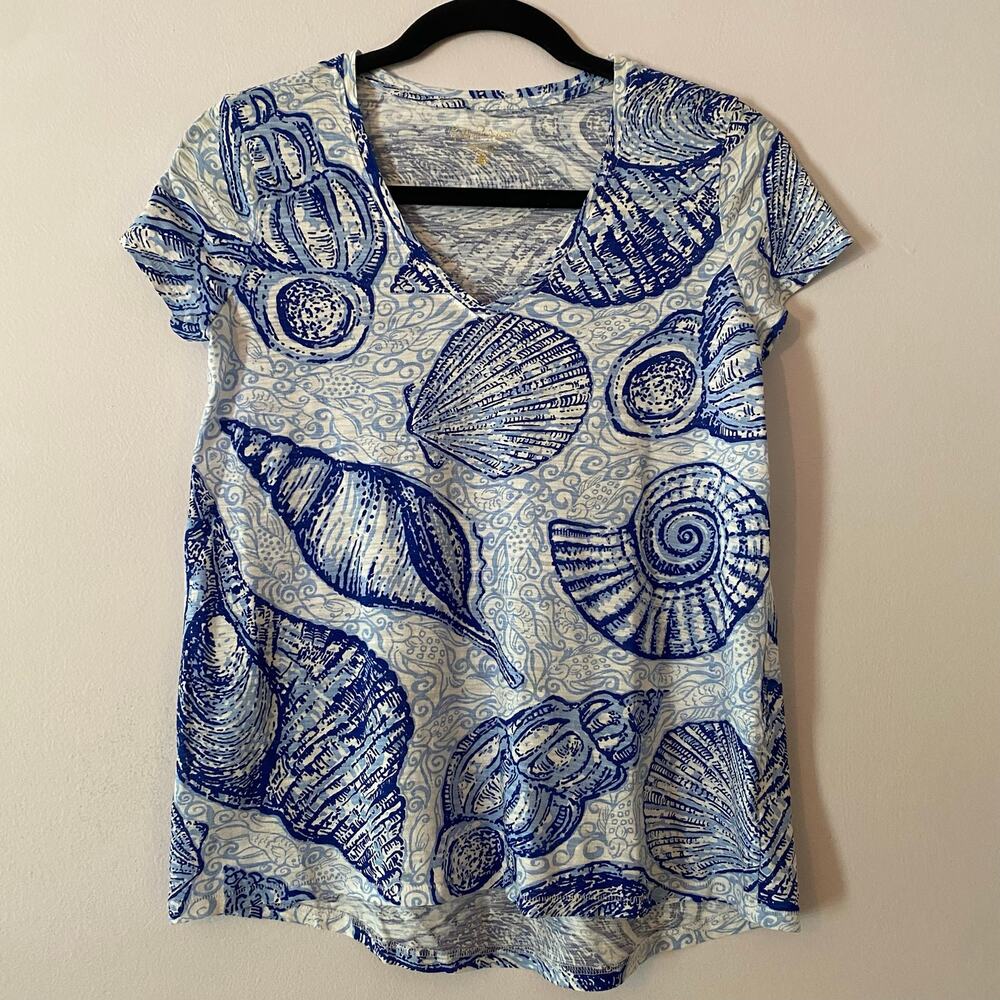 Lilly Pulitzer Blue White Shell Print Beach Vacation Cotton Vneck Tee Preppy XXS